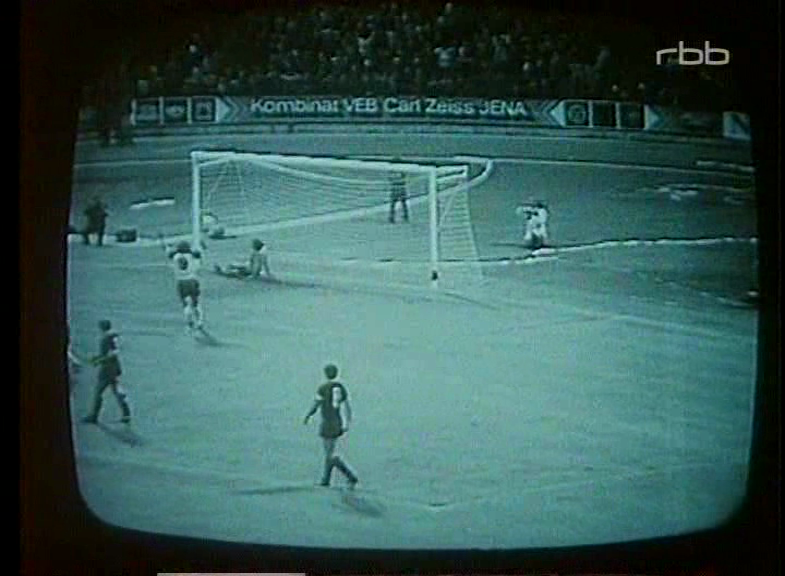 Datei:Screenshot Polizeiruf FCC-AS Rom.png